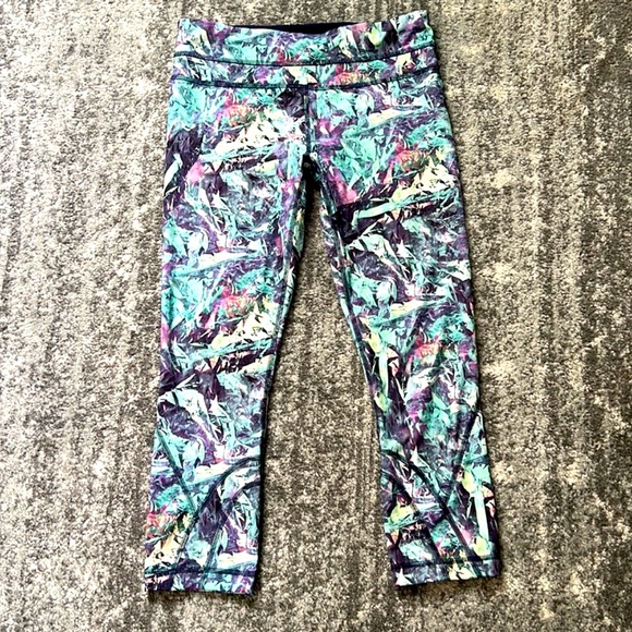 lululemon athletica Pants - Lululemon Women’s Capri’s Size 6 “Run Inspire” Crop II All Full On Luxtreme
